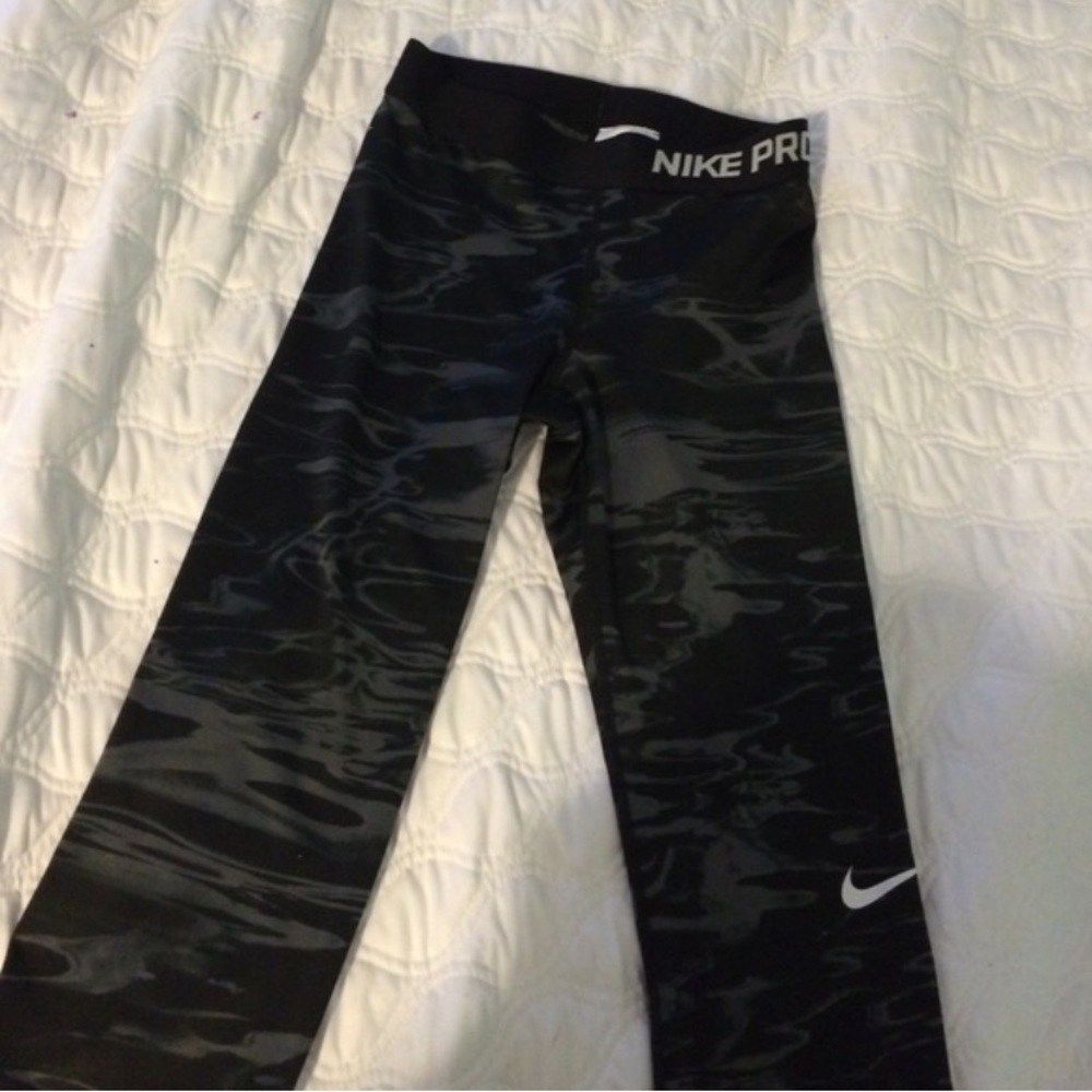 Nike Pro Crop Leggings - XS